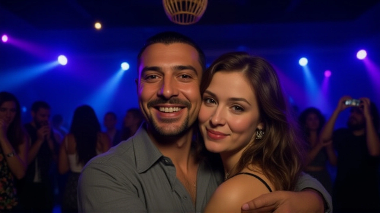 Xamã abraça Sophie Charlotte em festa de samba da novela Três Graças